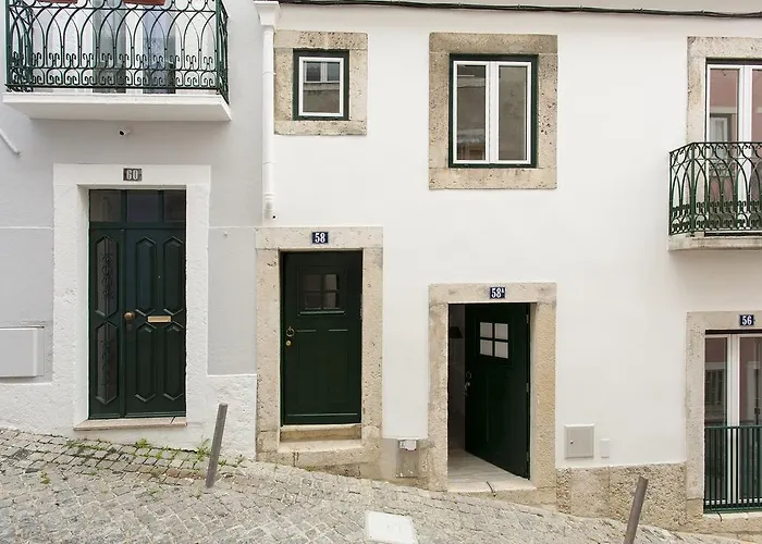 Castelo Picao Apartments